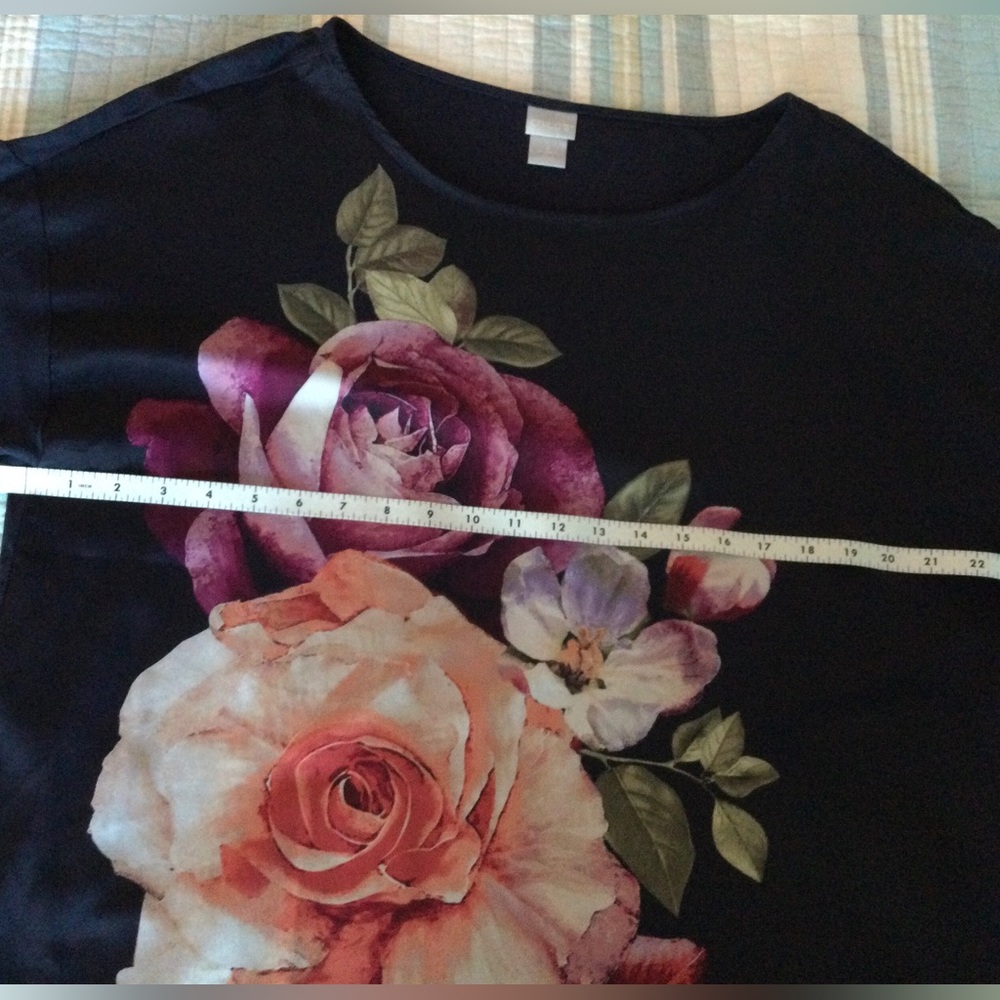 Chicos size 3 (size 16-18) loose fitting knit top.  Large roses print on front.